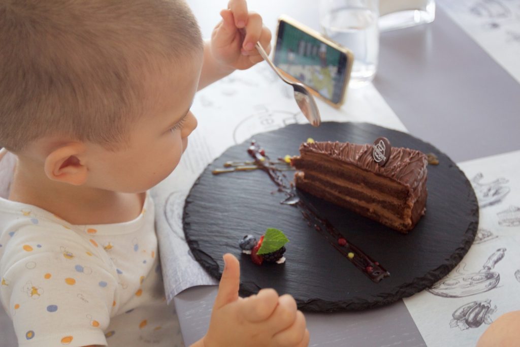В ресторан с ребенком: Intelligent  Restaurant