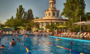 Лучшие бассейны города: Мамаслет рекомендует