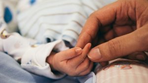 364 укола, чтобы сохранить жизнь маленького человека “Странные люди”: пара, решившаяся на ЭКО