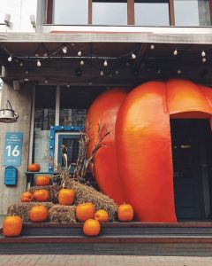 Halloween за столом. Гид по самым страшно-красивым заведениям Киева на Хэллоуин