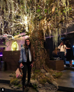 В поисках идеальной хелоуинской фотозоны: #Мамаслет сдает точки