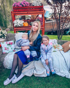 В поисках идеальной хелоуинской фотозоны: #Мамаслет сдает точки