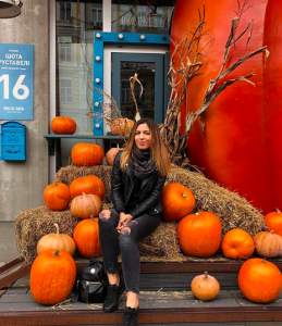 В поисках идеальной хелоуинской фотозоны: #Мамаслет сдает точки