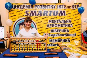 Как прошел новогодний Мамаслет Наряжает Елку