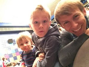 "Самое классное в моей работе - это видеть, как они радуются, когда я прихожу". Интервью с парнем-няней